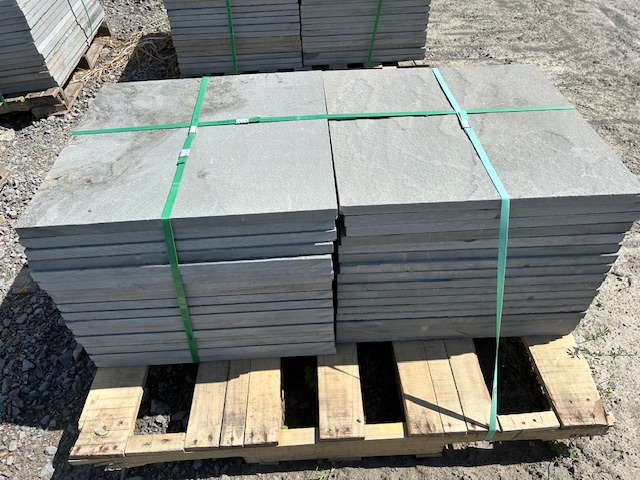 Lot 7: 3 pallets 24"x24"x1" Thermal Bluestone Pattern